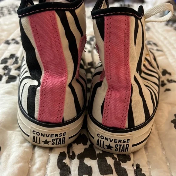 Converse Kids Chuck Taylor Girls size 2 - Picture 3 of 6